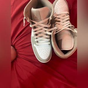 Jordan 1 college Grey